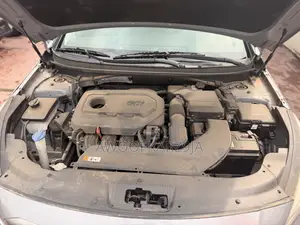 Hyundai Sonata Base Sedan FWD (2.4L 4cyl 6A) 2017 Gray