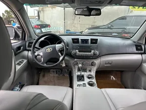 Toyota Highlander SE 2011 White