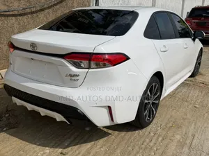 Toyota Corolla SE 2022 White