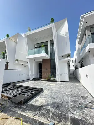 5bdrm Duplex in A Well Secured, Lekki Phase 2 for sale