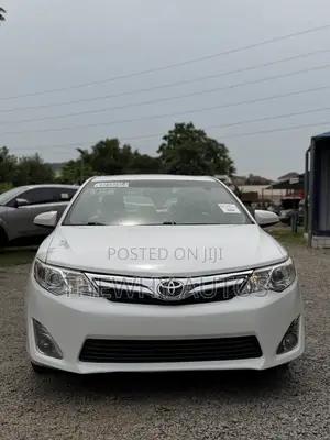 Toyota Camry XLE 4dr Sedan (2.5L 4cyl 6A) 2012 White
