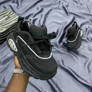 Authentic Black/White Unisex Sneakers Gt