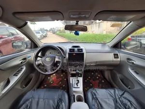 Toyota Corolla LE 4dr Sedan (1.8L 4cyl 4A) 2012 Gray