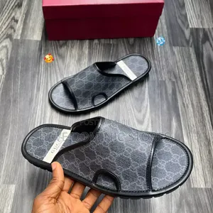Gucci Gg Curb Leather Pams