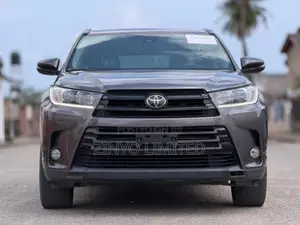 Toyota Highlander SE 4x2 V6 (3.5L 6cyl 8A) 2017 Gray