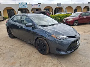 Toyota Corolla LE 4dr Sedan (1.8L 4cyl CVT) 2017 Gray