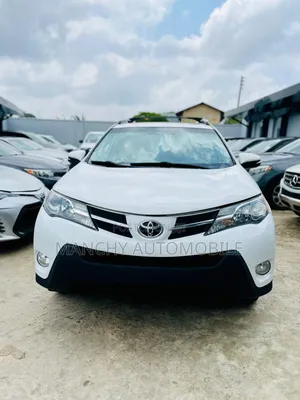 Toyota RAV4 XLE 4dr SUV AWD (2.5L 4cyl 6A) 2015 White