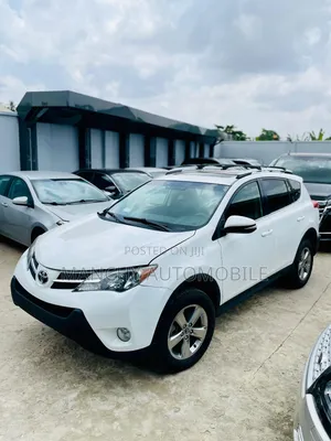 Toyota RAV4 XLE 4dr SUV AWD (2.5L 4cyl 6A) 2015 White