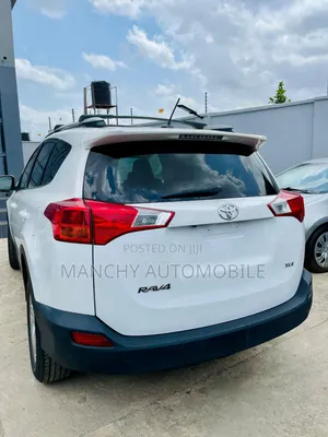 Toyota RAV4 XLE 4dr SUV AWD (2.5L 4cyl 6A) 2015 White