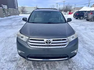 Toyota Highlander SE 2012 Gray