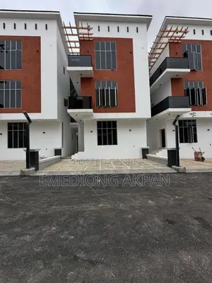 4bdrm Townhouse/Terrace in Estate In Utako for sale