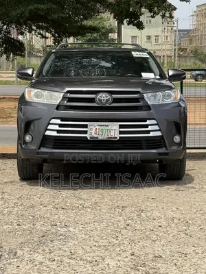 Toyota Highlander XLE 4x4 V6 (3.5L 6cyl 8A) 2018 Gray