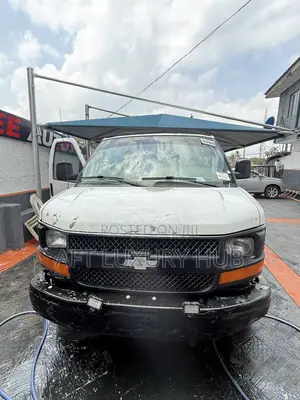 GMC Savana 2500 2009 White
