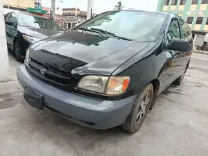 Toyota Sienna 1998 Black
