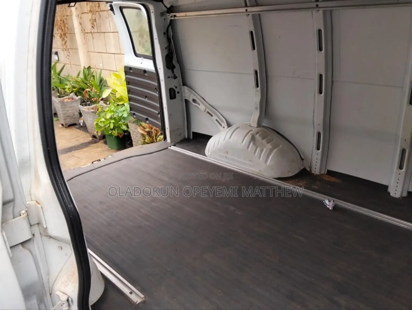 Chevrolet 3500 2013 White