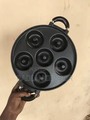 Doughnut Pan With Glass Cover
