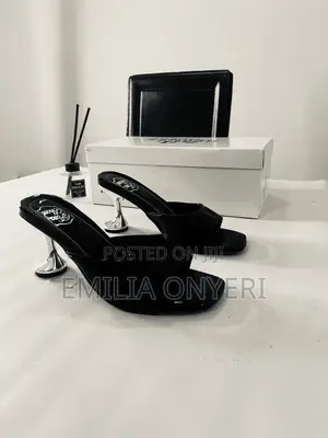 High-Heeled Slippers