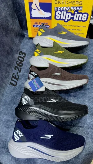 Laceless Slip-on Knit Skechers Sneakers