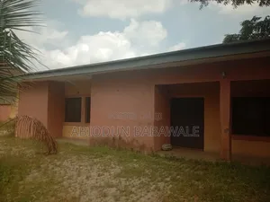3bdrm Bungalow in Senior Staffs, Karshi for sale