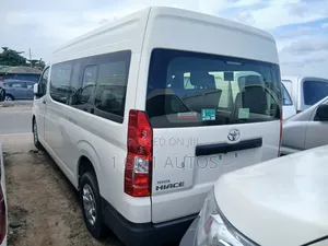 Toyota HiAce 2021 White