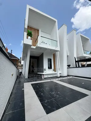 5bdrm Duplex in Thomas Estate for sale