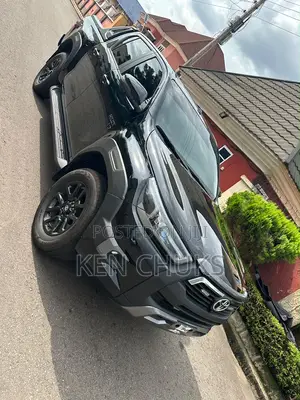 Toyota Hilux 2024 Black