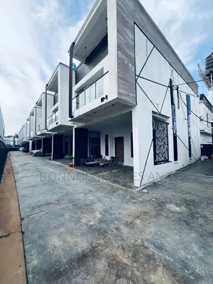 4bdrm Townhouse / Terrace in Ikota for rent