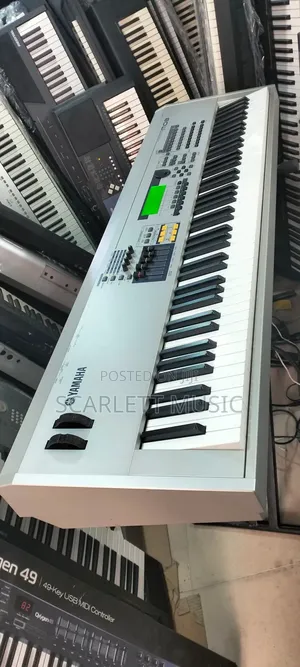 Yamaha M08 Advanced Synthesizer Workstation Keyboard