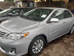 Toyota Corolla LE 4dr Sedan (1.8L 4cyl 4A) 2013 Silver
