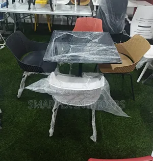 Quality Plastic Iron Leg Chairs With Table