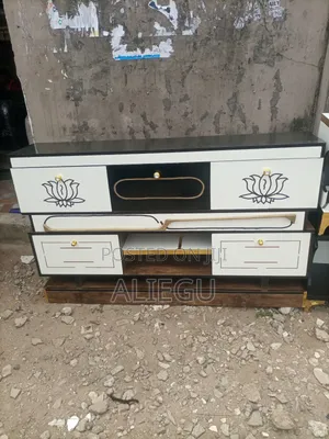 Nice and Fine Tv Bench
