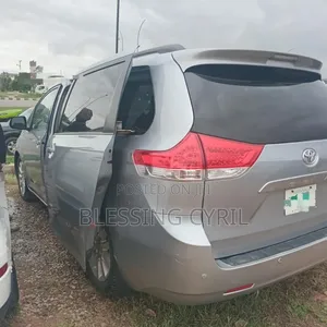 Toyota Sienna 2011 Gray