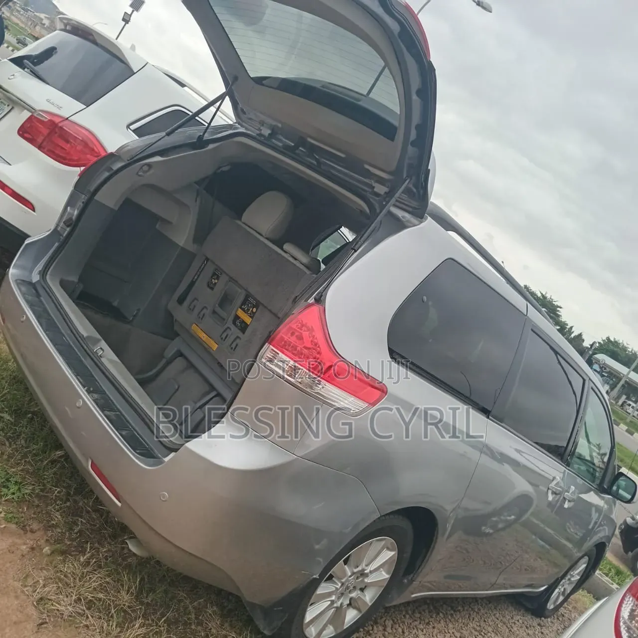 Toyota Sienna 2011 Gray