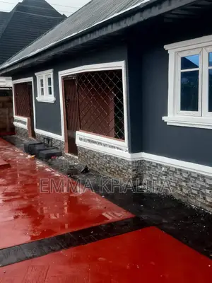 Chemical_painter_inbenin