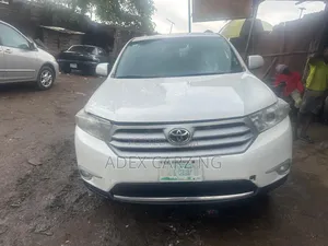 Toyota Highlander Limited 4dr SUV AWD (3.5L 6cyl 6A) 2014 White