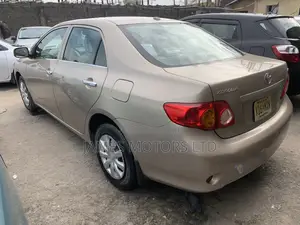 Toyota Corolla 2010 Gold