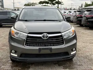 Toyota Highlander Limited 4dr SUV (3.5L 6cyl 6A) 2015