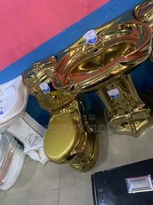 Another New Design of Gold Color Executive Wc Set