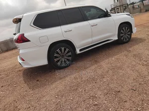 Lexus LX 2018 White