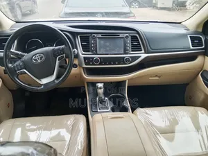 Toyota Highlander Limited 4dr SUV (3.5L 6cyl 6A) 2015 Gold