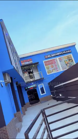 Well Equiped Bar and Lounge Plaza