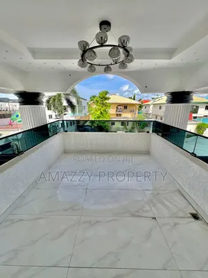 6bdrm Duplex in Main Vgc for rent
