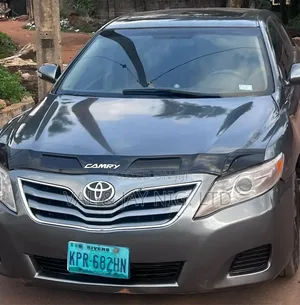Toyota Camry XLE 4dr Sedan (2.5L 4cyl 6AM) 2010 Gray