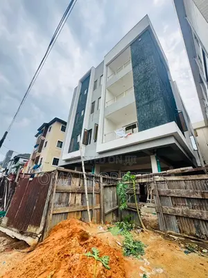 3bdrm House in Yaba for sale