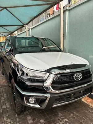 New Toyota Hilux 2025 Black