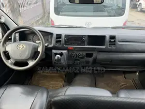 Toyota HiAce 2015 White