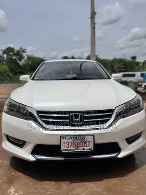 Honda Accord Touring V-6 4dr Sedan (3.5L 6cyl 6A) 2014 White