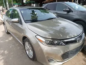 Toyota Avalon XLE Premium 4dr Sedan (3.5L 6cyl 6A) 2015 Gold