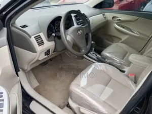 Toyota Corolla LE 4dr Sedan (1.8L 4cyl 4A) 2010 Black