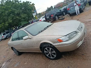 Toyota Camry LE 4dr Sedan (2.4L 4cyl 5M) 2002 Gold